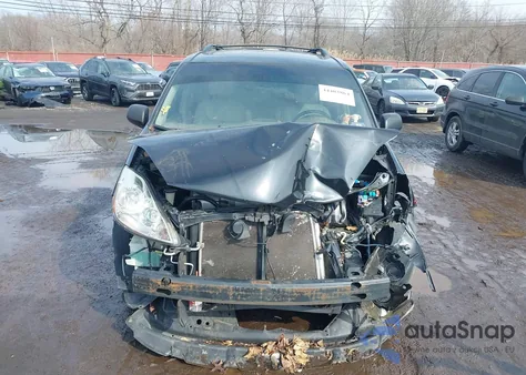 2008 Toyota Sienna Limited z USA, uszkodzony, nr VIN 5TDBK22C38S019639